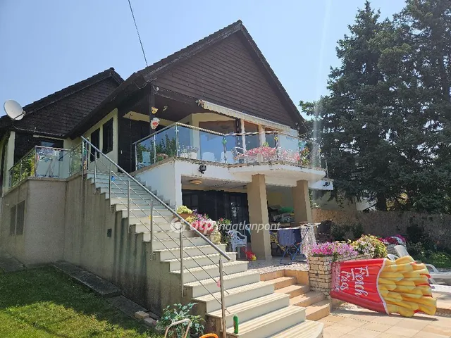 Eladó üdülő és hétvégi ház Balatonakarattya 142 nm