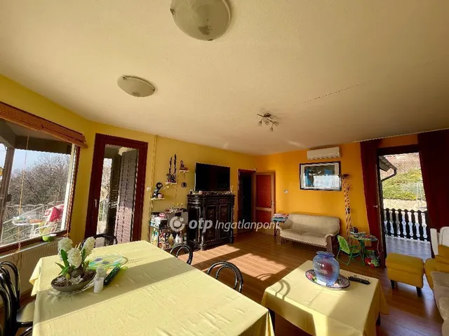 Eladó üdülő és hétvégi ház Balatonakarattya 142 nm