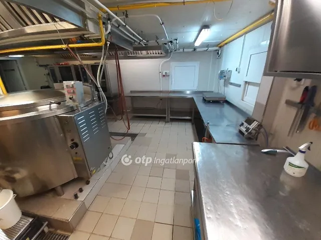 Eladó kereskedelmi és ipari ingatlan Fonyód 1200 nm