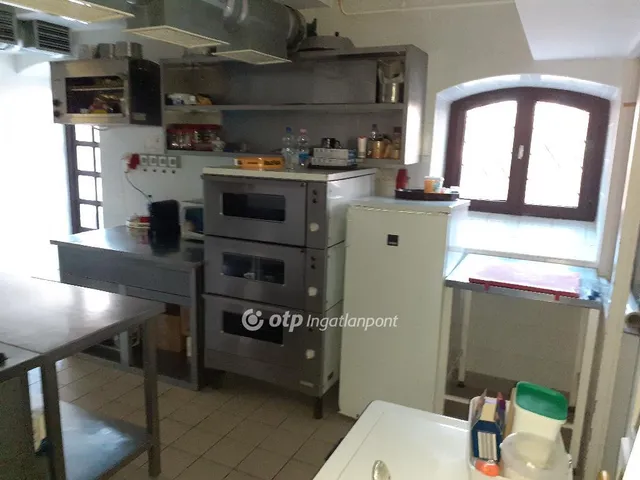 Eladó kereskedelmi és ipari ingatlan Fonyód 1200 nm
