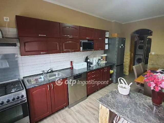 Eladó ház Balatonlelle 187 nm