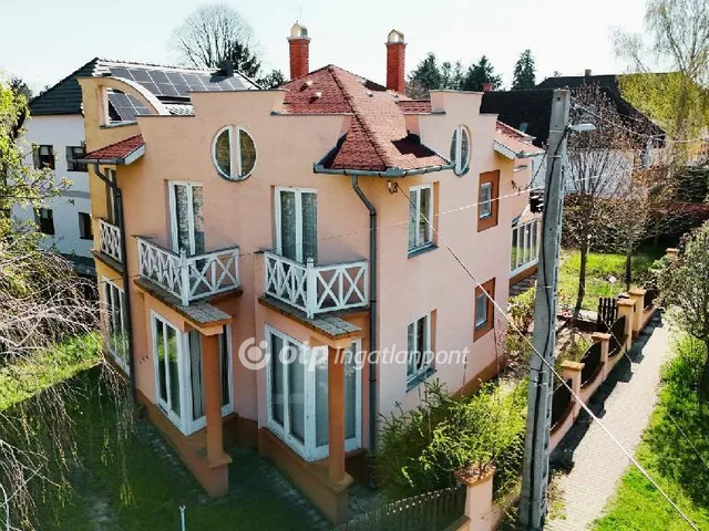 Eladó ház Siófok, Szabadifürdő 225 nm