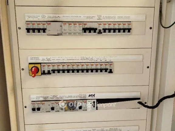 Eladó kereskedelmi és ipari ingatlan Sásd 157 nm