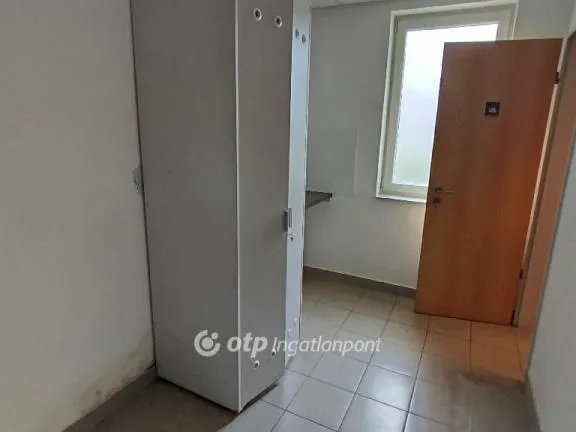 Eladó kereskedelmi és ipari ingatlan Sásd 157 nm