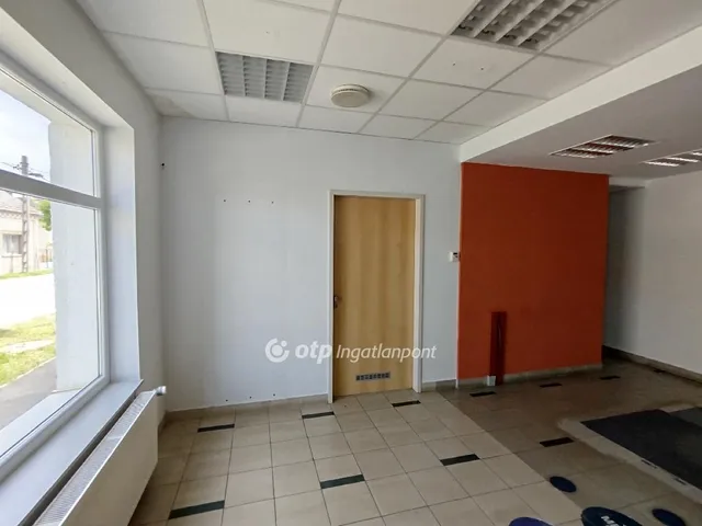 Eladó kereskedelmi és ipari ingatlan Sásd 157 nm