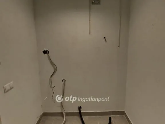 Eladó kereskedelmi és ipari ingatlan Sásd 157 nm