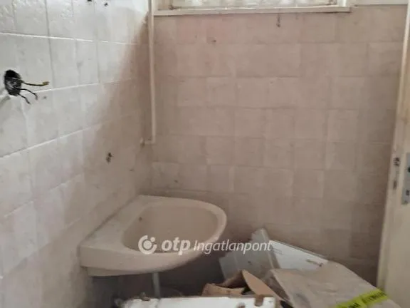 Eladó kereskedelmi és ipari ingatlan Sásd 157 nm