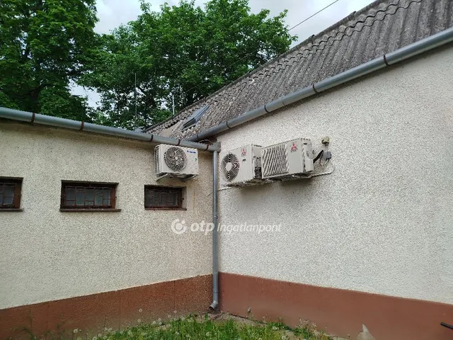 Eladó kereskedelmi és ipari ingatlan Sásd 157 nm