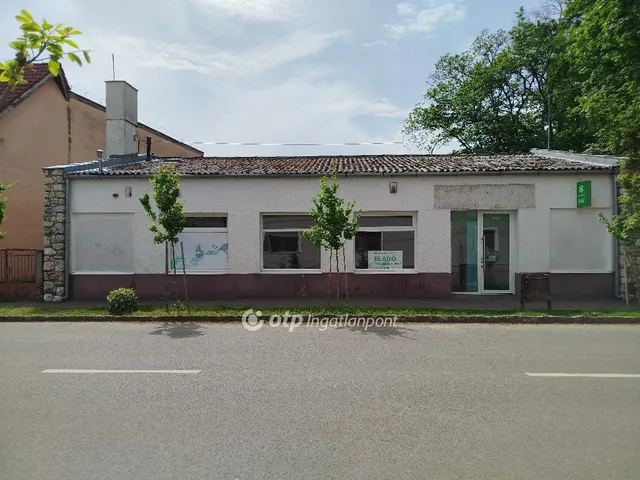 Eladó kereskedelmi és ipari ingatlan Sásd 157 nm