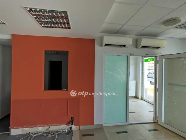 Eladó kereskedelmi és ipari ingatlan Sásd 157 nm