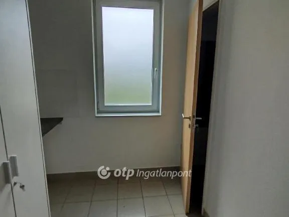 Eladó kereskedelmi és ipari ingatlan Sásd 157 nm