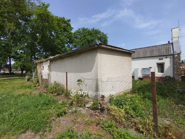 Eladó kereskedelmi és ipari ingatlan Sásd 157 nm