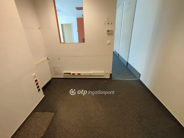 Eladó kereskedelmi és ipari ingatlan Sásd 157 nm