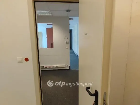 Eladó kereskedelmi és ipari ingatlan Sásd 157 nm