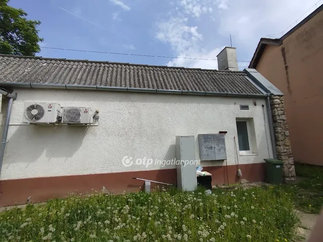 Eladó kereskedelmi és ipari ingatlan Sásd 157 nm