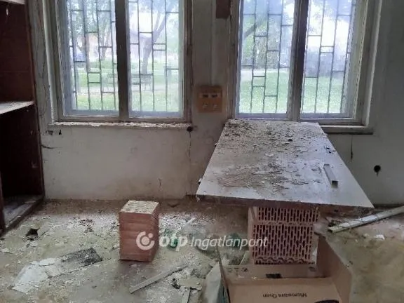 Eladó kereskedelmi és ipari ingatlan Sásd 157 nm