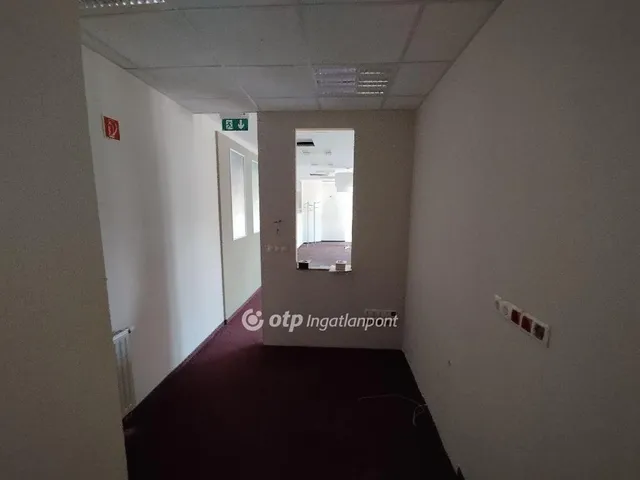 Eladó kereskedelmi és ipari ingatlan Paks 109 nm