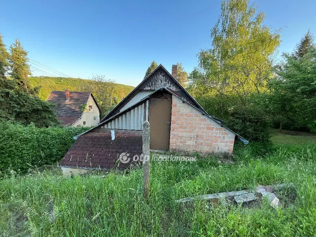 Eladó telek Gyód 1085 nm