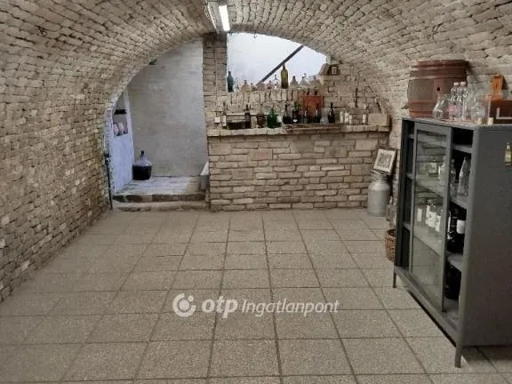 Eladó ház Bátaszék 240 nm