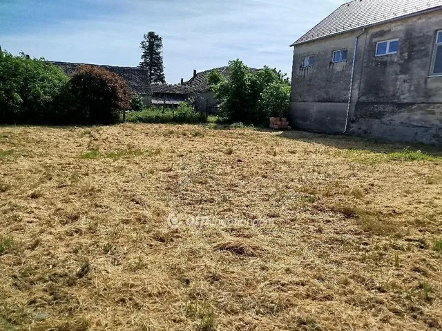 Eladó ház Bátaszék 240 nm