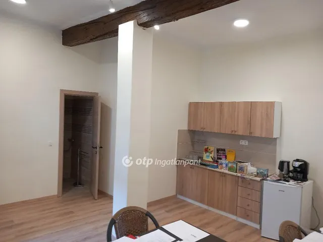 Eladó ház Bátaszék 240 nm