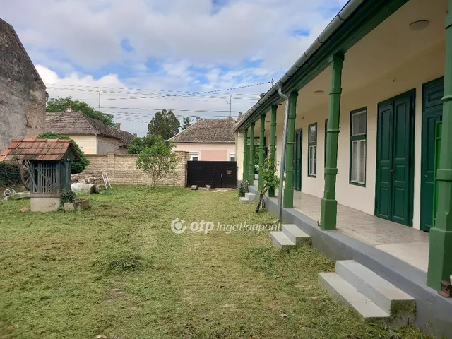 Eladó ház Bátaszék 240 nm
