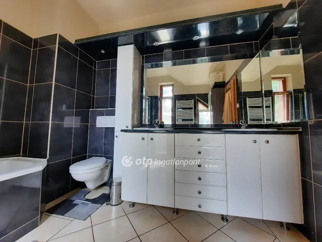 Eladó ház Siófok 250 nm