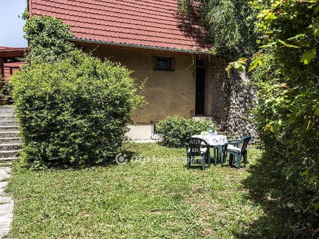 Eladó lakás Komló 98 nm