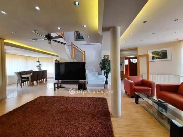Eladó ház Siófok 250 nm