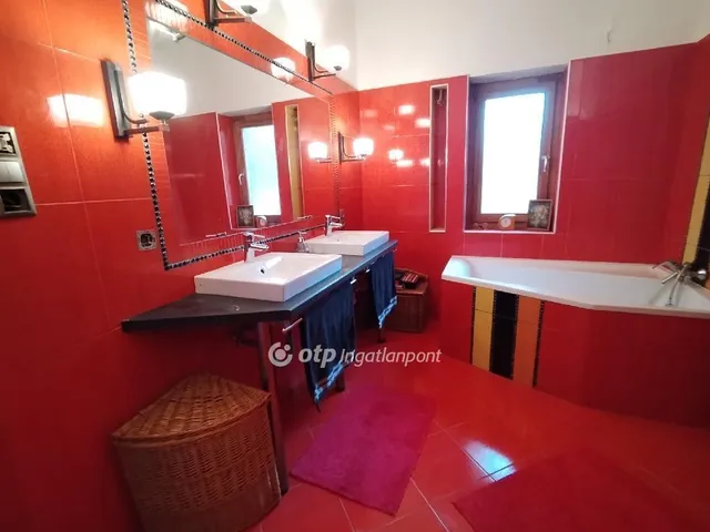 Eladó ház Pécs 310 nm