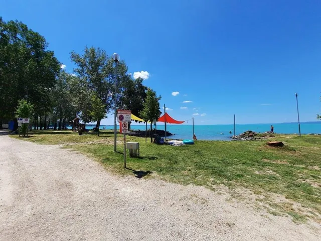 Eladó üdülő és hétvégi ház Balatonakarattya 64 nm