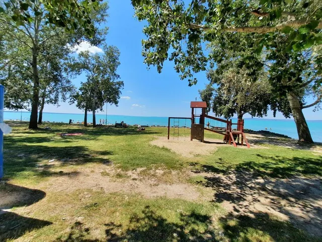 Eladó üdülő és hétvégi ház Balatonakarattya 64 nm