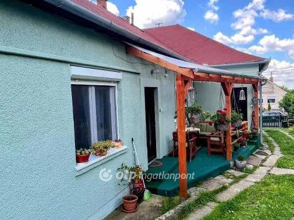 Eladó ház Komló 140 nm