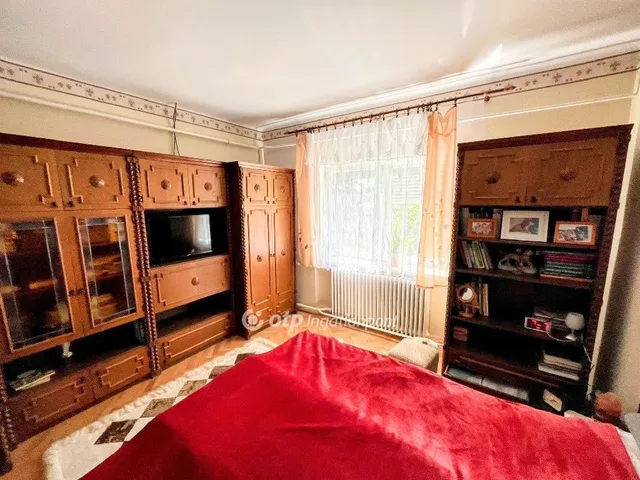 Eladó ház Komló 140 nm