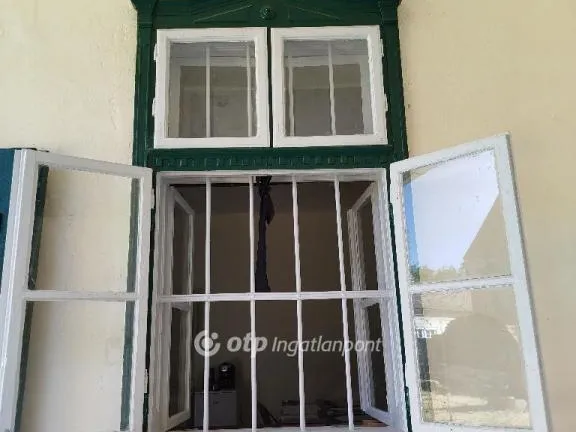 Eladó ház Bátaszék 240 nm
