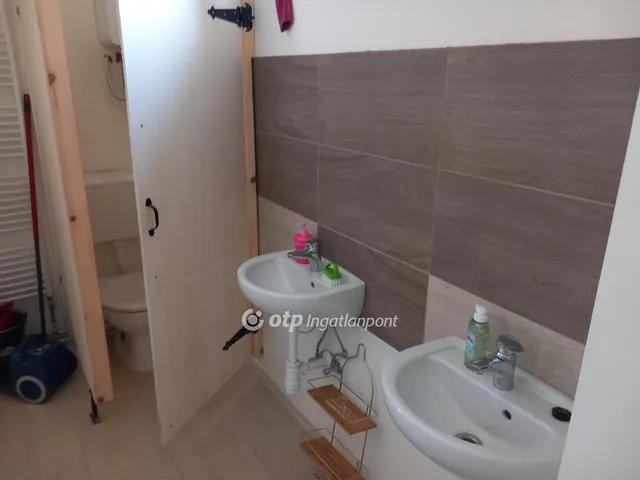 Eladó ház Bátaszék 240 nm
