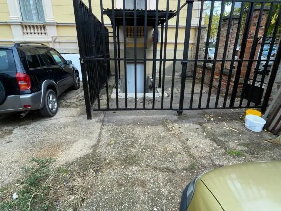 Eladó kereskedelmi és ipari ingatlan Pécs 216 nm