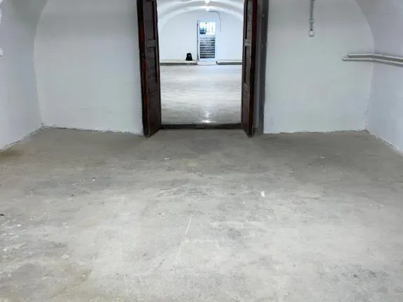 Eladó kereskedelmi és ipari ingatlan Pécs 216 nm