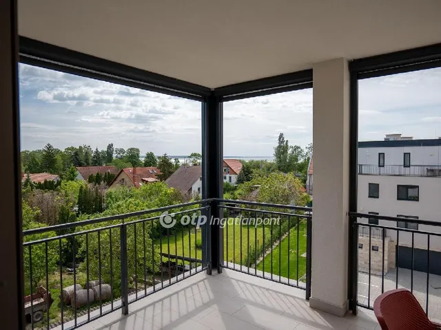 Eladó lakás Balatonkenese 71 nm