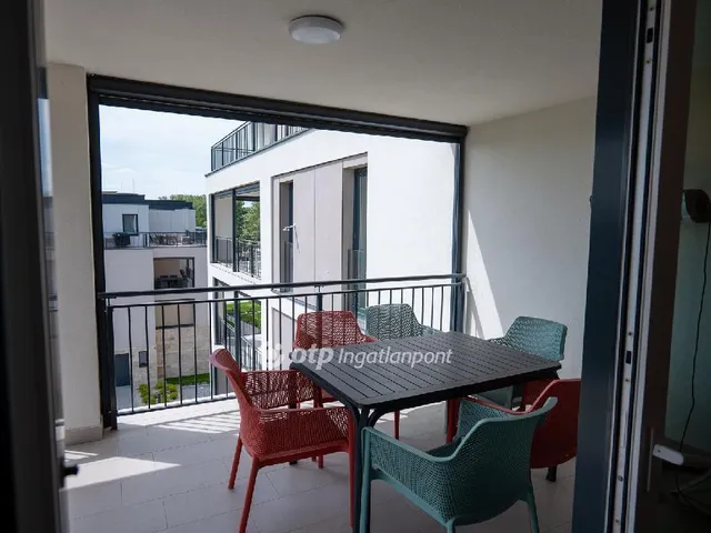 Eladó lakás Balatonkenese 71 nm