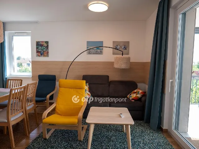 Eladó lakás Balatonkenese 71 nm