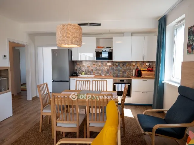Eladó lakás Balatonkenese 71 nm