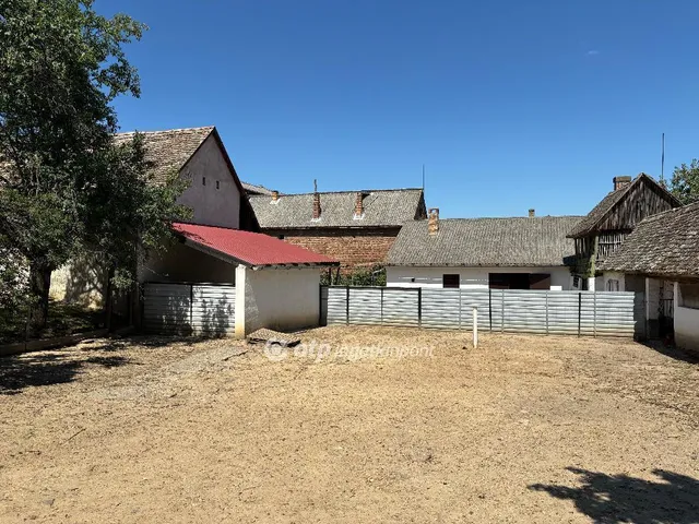 Eladó ház Véménd 195 nm