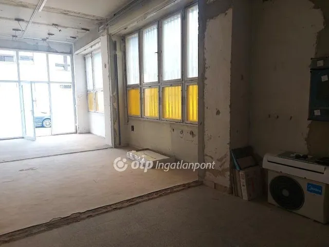 Eladó kereskedelmi és ipari ingatlan Szigetvár 77 nm