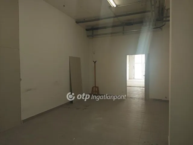 Eladó kereskedelmi és ipari ingatlan Szigetvár 77 nm