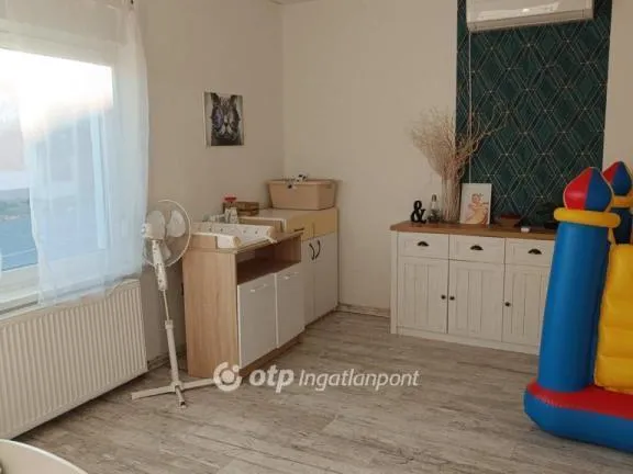 Eladó ház Újpetre 200 nm