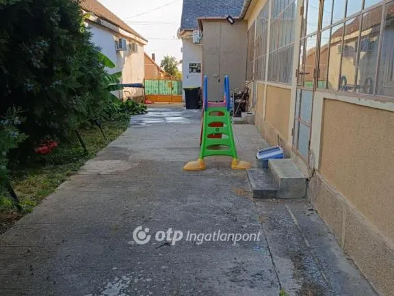Eladó ház Újpetre 200 nm