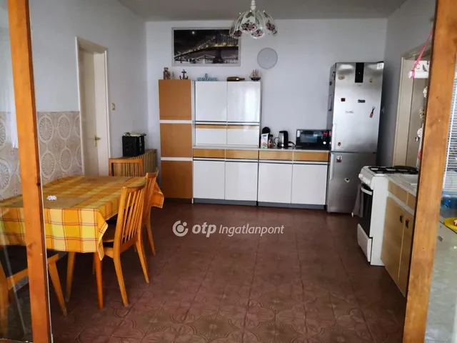 Eladó ház Újpetre 200 nm