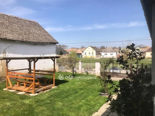 Eladó ház Nagynyárád 200 nm