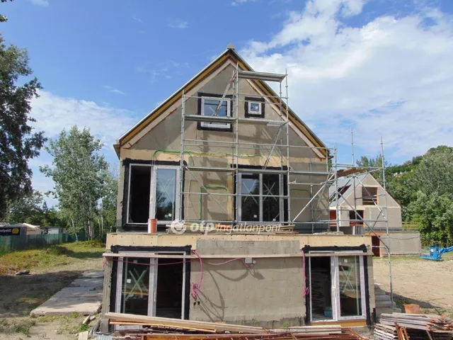 Eladó üdülő és hétvégi ház Balatonakarattya 80 nm